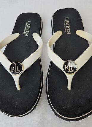 Шлепанцы lauren ralph lauren 3 белым ремешком, круглым логотипом "rl"