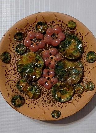 Настенная керамическая тарелка "цветы".