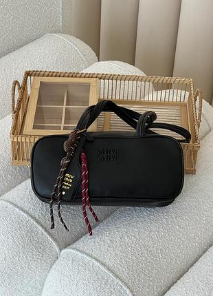 Сумка miu miu багет з брелком чорний