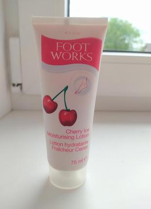 Зволожуючий лосьйон для ніг "вишневий сад" (крем для ног) foot works від avon