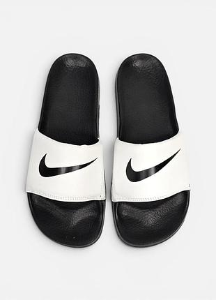 Nike slide
• white black •
