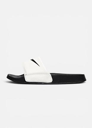 Nike slide
• white black • 4