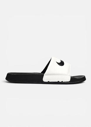 Nike slide
• white black • 10