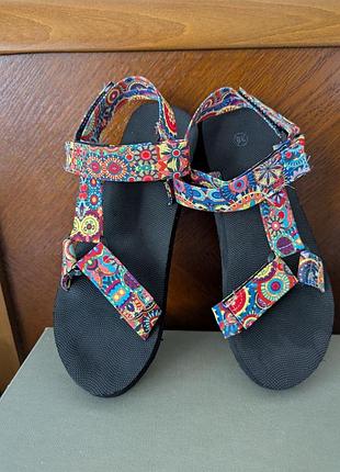Босоножки женские
