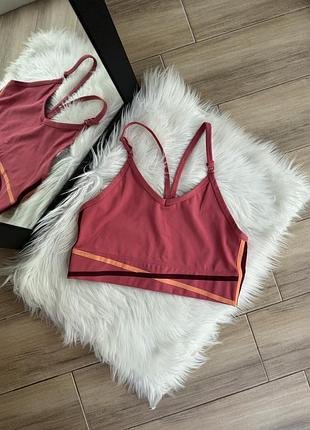 Спортивный топ nike