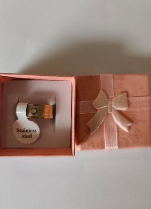 Каблучка love ❤️ из нержавеющей стали с декоративной вставкой, золото-серебристая, размер 18+подарочная коробочка
