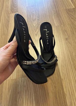 Шльопанці на каблуку