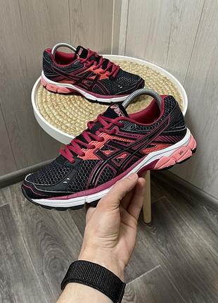 Жіночі бігові кросівки asics 39р.