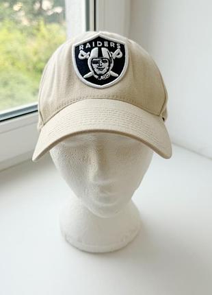 Бежевая бейсболка, кепка с вышитым логотипом las vegas raiders mitchell &ness