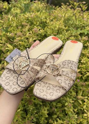 Шльопанці guess