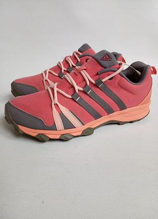 Треккинговые кроссовки adidas
