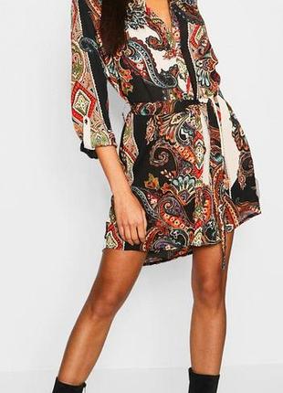 Платье-рубашка с узором пейсли boohoo (с поясом), размер л-хл