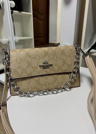 Сумка жіноча coach бежева з декоративним ланцюгом