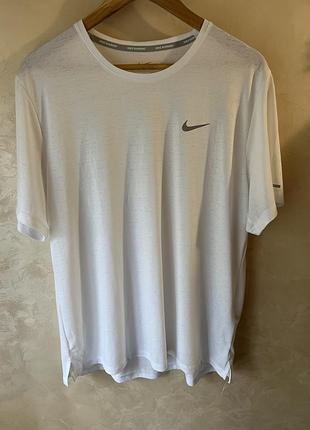 Бігова футболка nike розмір l