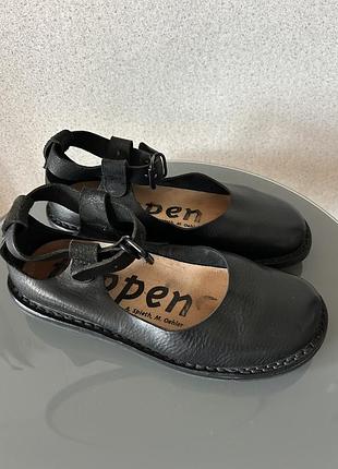 Чорні шкіряні туфлі "мері джейн"  trippen чорні балетки з ремінцями