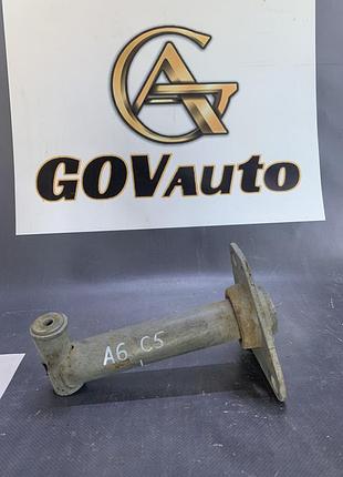 Кронштейн переднього бампера audi a6 c5 4b0807133b лівий
