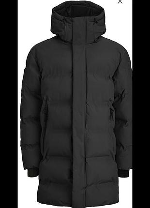 Зимова чоловіча куртка бренду 
jack & jones. xxl. куплена зараз на зиму але не врахував з розміром, дуже завелика.
підійде зріст від180 на вагу 100