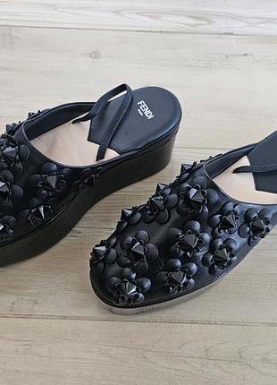 Босоножки слингбэк fendi