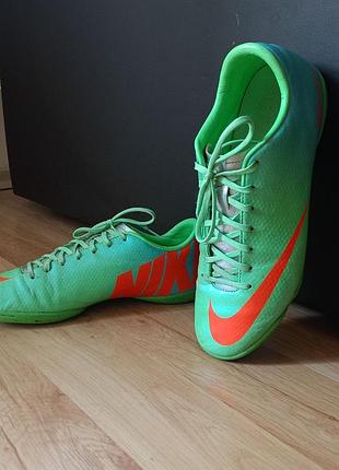 Оригинальные футзалки nike.