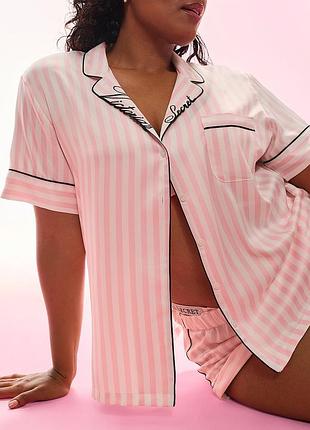Пижама в бело-розовую полоску от бренда victoria’s secret. сатин. оригинал