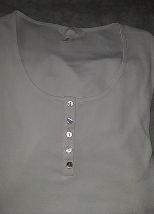 Ніжна,біла футболка з подовженим рукавом у рубчик.відомої фірми h&amp;m.