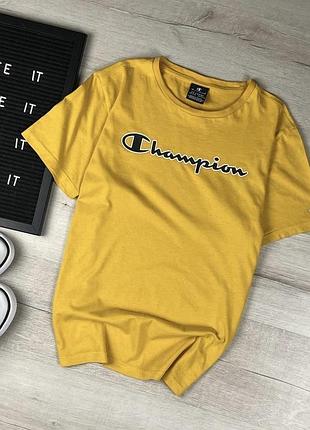 Яскрава футболка champion