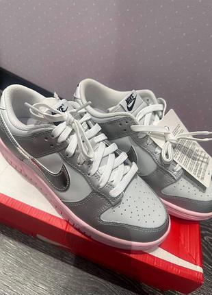 Nike dunk low lx photon dust 26см (40,5 eu)