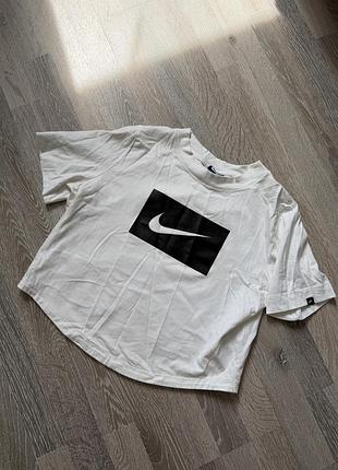 Укорочена футболка nike