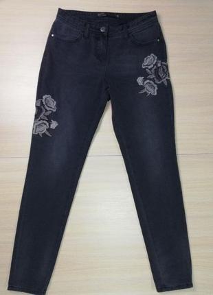 Джинсы с вышивкой boyfit