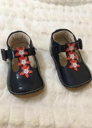 Лакові туфельки на крихітку