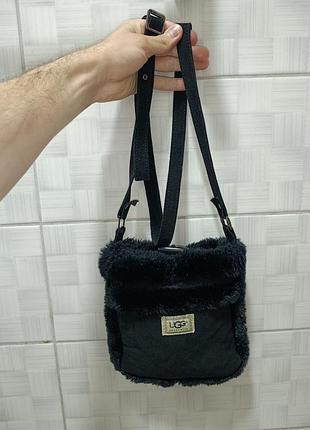 Меховая сумка через плечо ugg черная