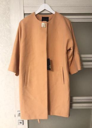 Красивое кашемировое пальто персиковой цвета4 фото