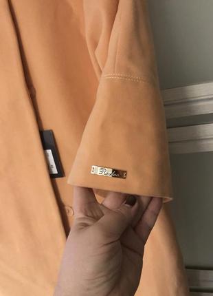 Красивое кашемировое пальто персиковой цвета6 фото