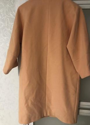 Красивое кашемировое пальто персиковой цвета5 фото