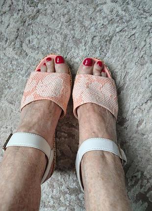 Босоніжки брендові clarks