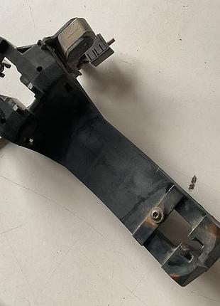 Бу держатель наружной ручки двери передней левой mercedes w168, a1687600134