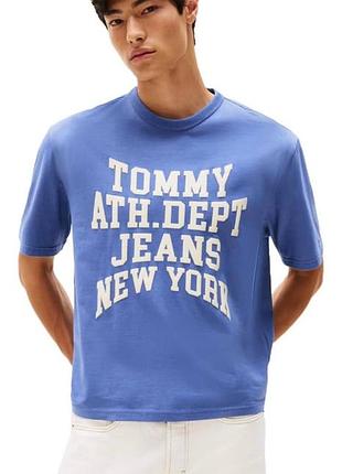 Голубая футболка унисекс tommy hilfiger с объемным принтом