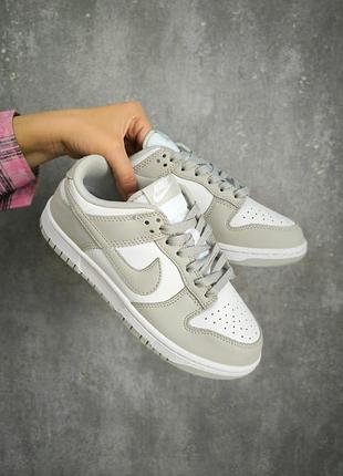 Стильные женские кроссовки nike dunk low light grey