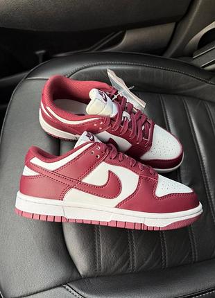 Стильные женские кроссовки nike dunk low bordo white