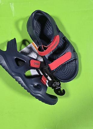 Сандалии на мальчика crocs swiftwater c10-27