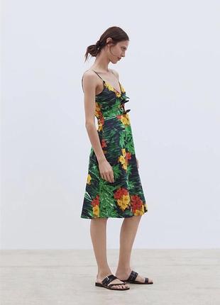 Яскрава сукня zara