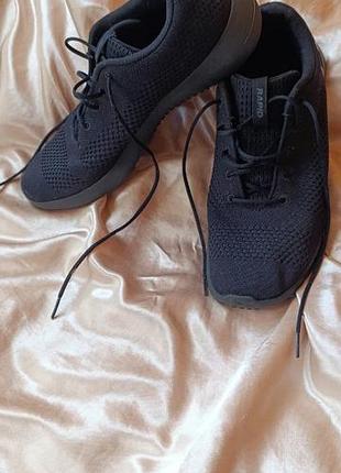 Оригінальні бігові кросівки under armour