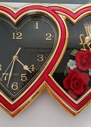 Настенные часы два сердечка.