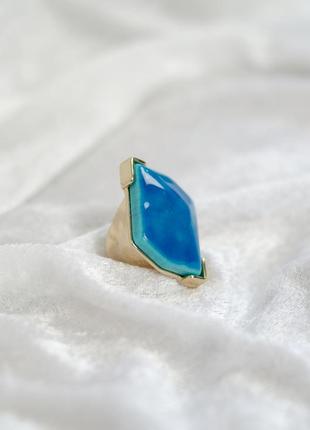 Винтажное массивное кольцо с голубым камнем на золотой основе 17 - 17,5 размер