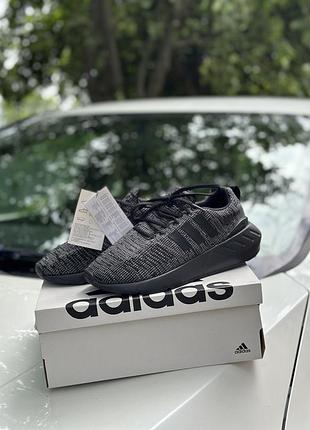 Нові кросівки adidas