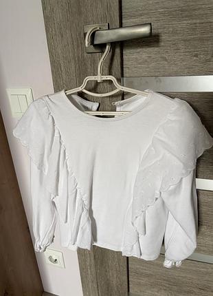 Кофтинка zara . натуральна, виглядає дуже стильно. стан ідеальний, лише раз одягали на лінійку у школу. на 6-7років ріст 122