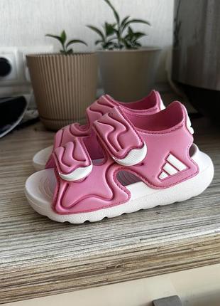 Нові босоніжки adidas