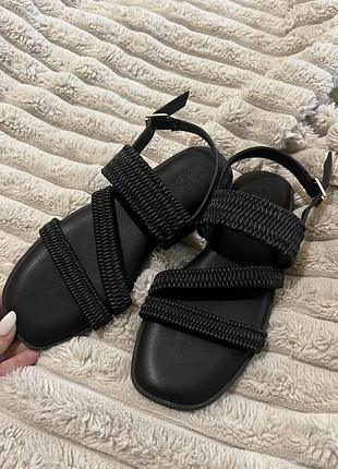 Нові сандалі босоніжки primark