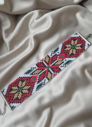 Широкий браслет из бисера с традиционным узором