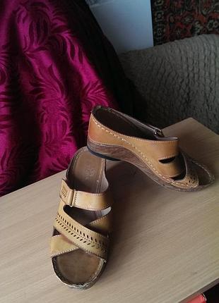 Женские сандалии - босоножки vajra shoes in vogue с перфорированным верхом на танкетке 41 размер